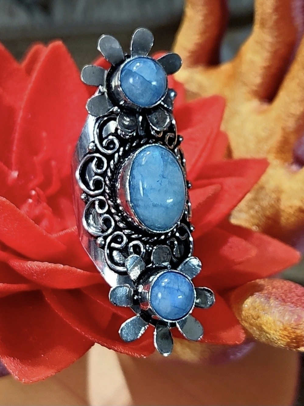 Source Unknown Silver Floral Ring with Blue Stones